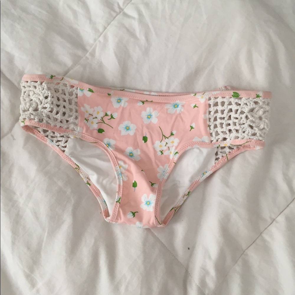 Frankie’s Bikini Koa bottoms in pink pansies